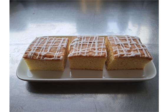 Lemon drizzle cake